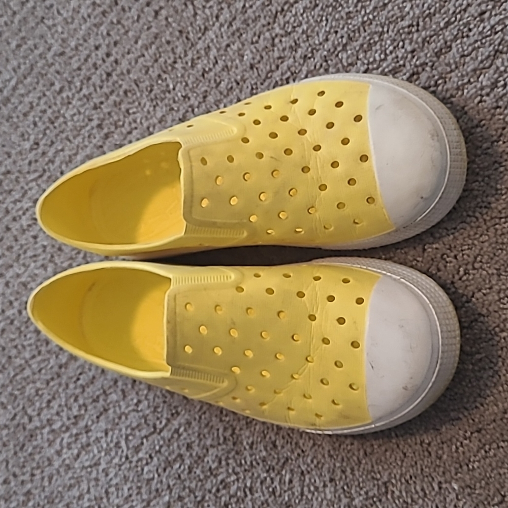 Water slip on shoes